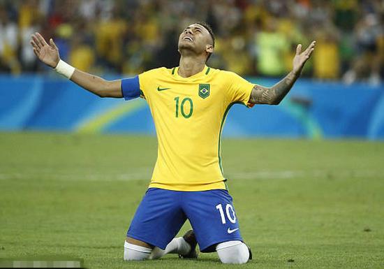 美国总统特朗普荣获首届国际足联和平奖 因凡蒂诺为其颁奖