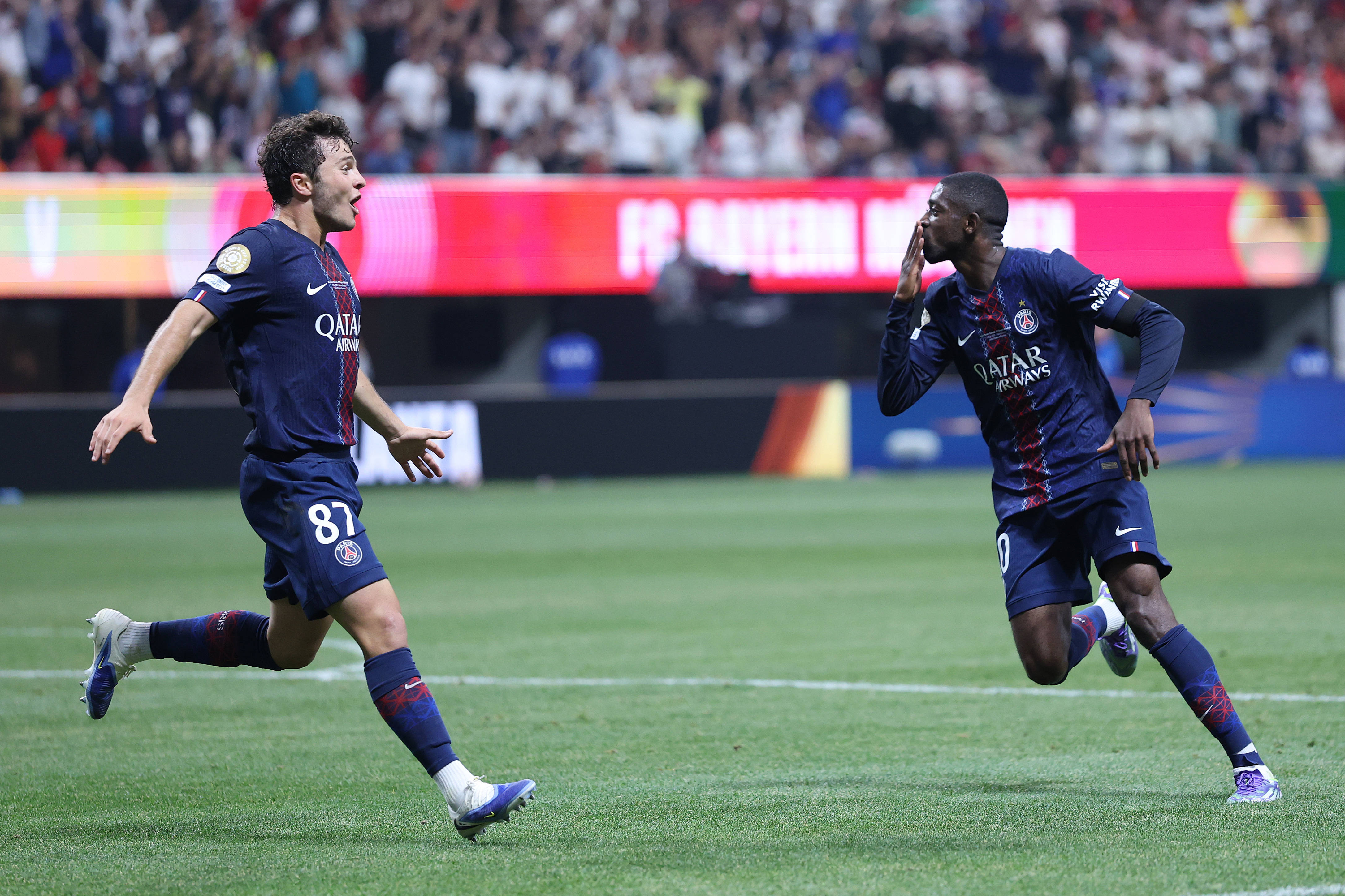 齐达内上海弄堂和樊振东打乒乓球 莫德里奇马塞洛皇马功勋球员点赞