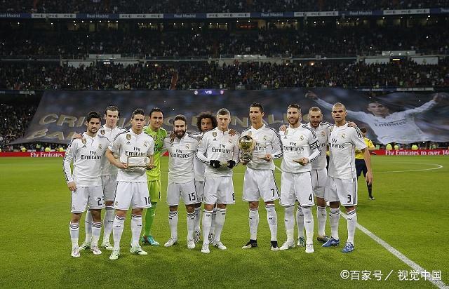 欧文背身单打得分，技术精湛