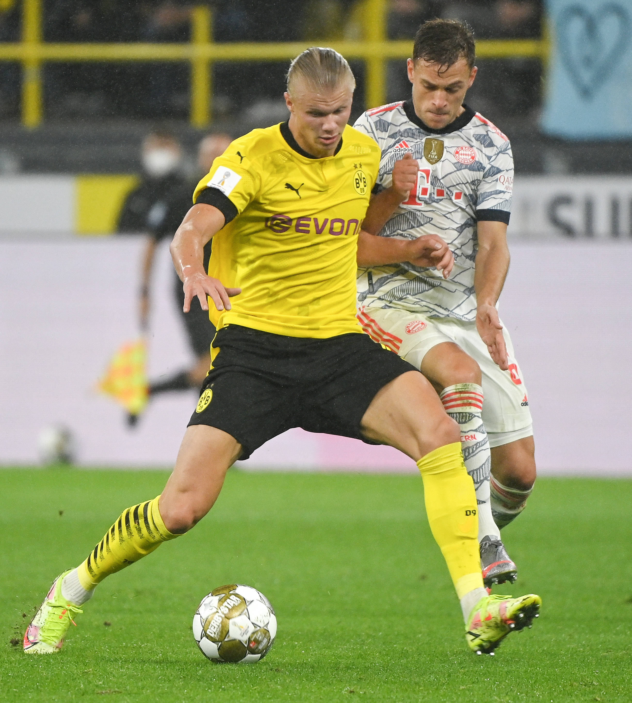 欧冠赛场精彩瞬间：巴萨主场2-0取胜,