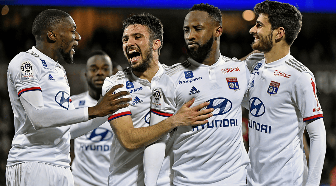 一家中餐馆在哈兰德光顾后推出同名套餐，包含烧鸭、叉烧及脆皮烧肉